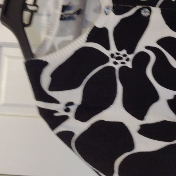 Relativity sweater. - Picture 5 of 13